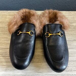 Elegant Black Leather Loafers with Fur Trim